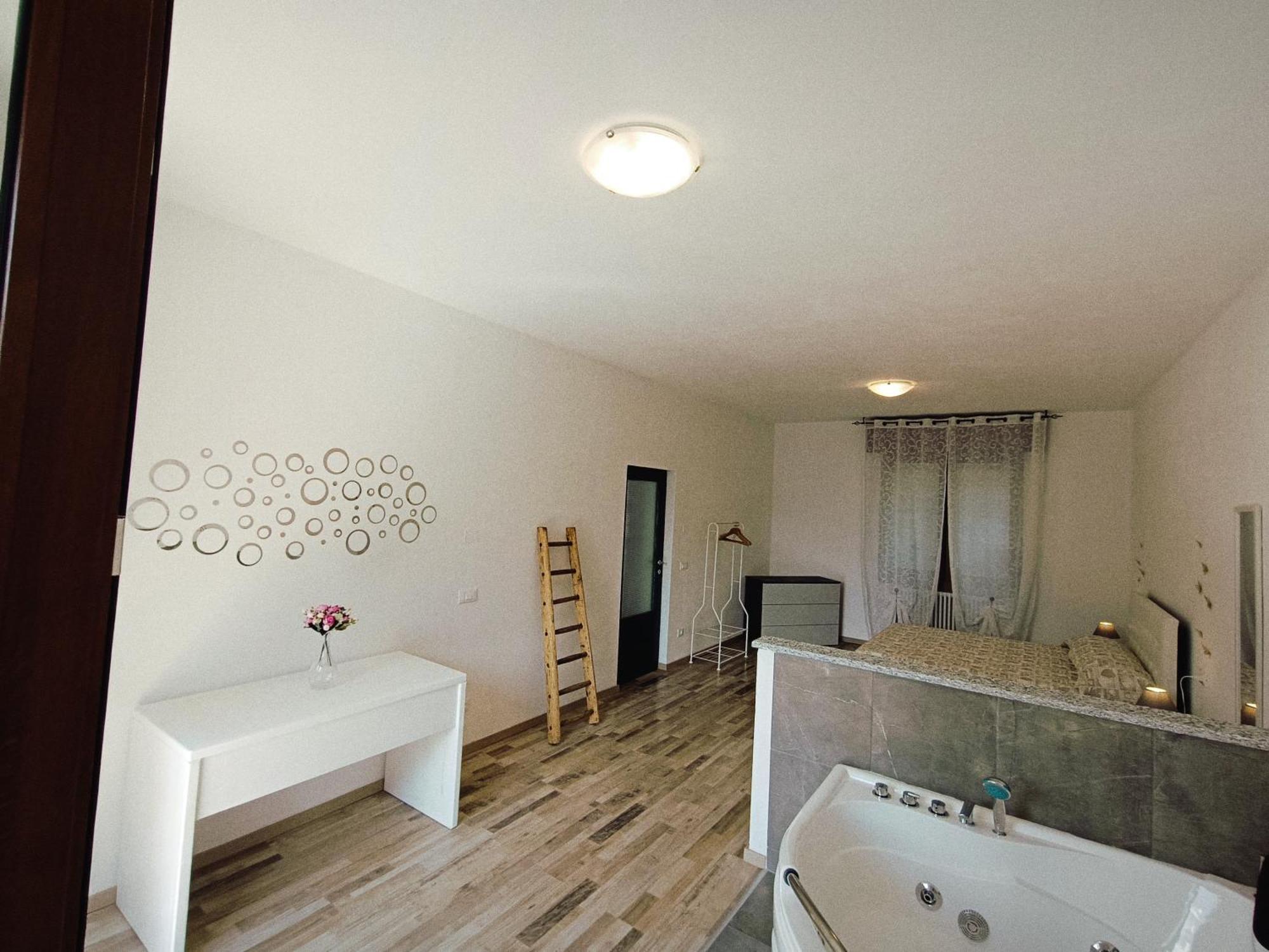 Dudi Jolie Maison - Jacuzzi Лезено Экстерьер фото